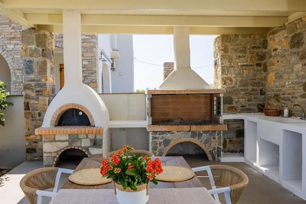 Villa Billia Cheerful 4 Bedroom Home w Ocean View