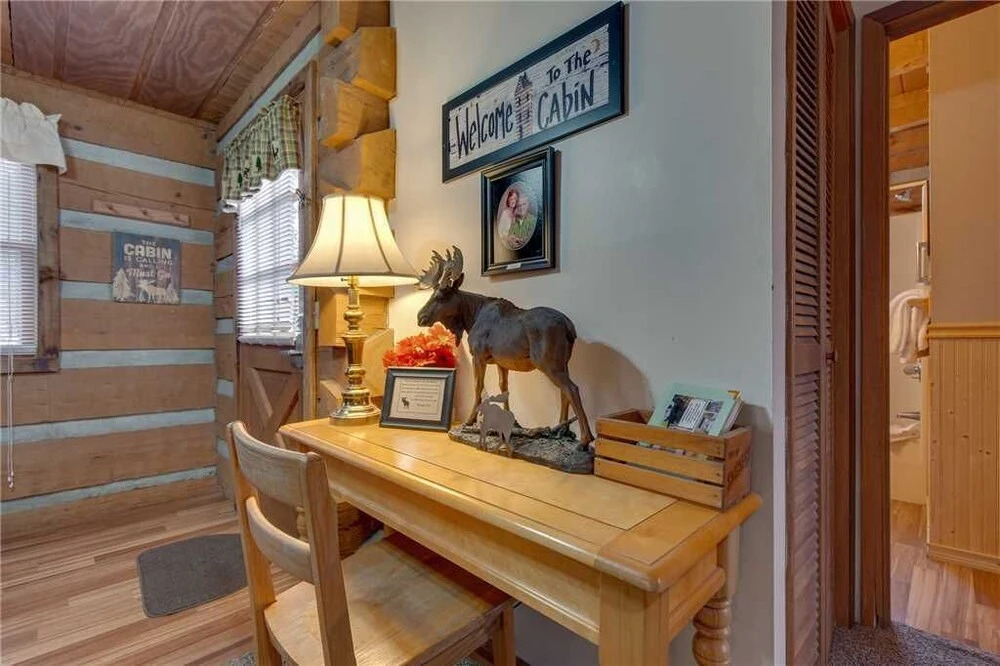 Moose Crossing - Three Bedroom Cabin