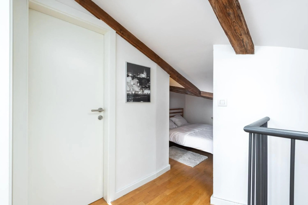 Spacious 3-room Apartment I Center I Palladium Mall
