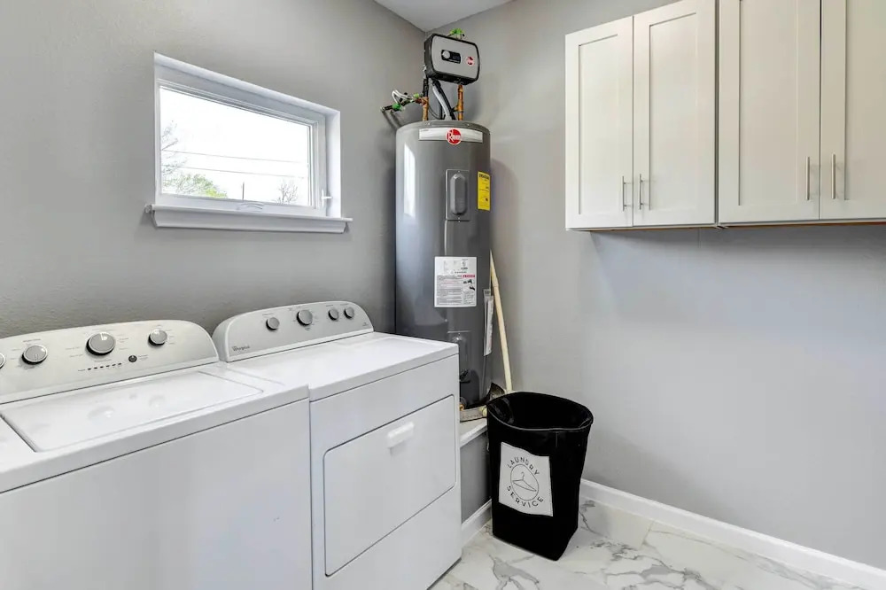 Arlington Home w/ Yard: 2 Mi to At&t Stadium!