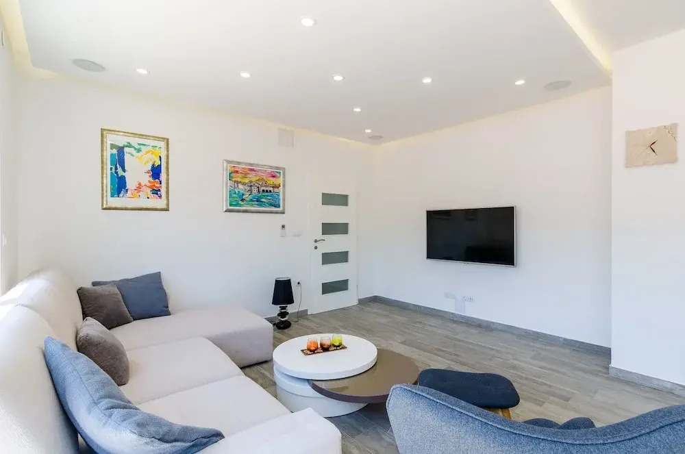 Villa Tranquility Nest Beniva - Three-bedroom Villa With Swimming Pool and Partial Sea View