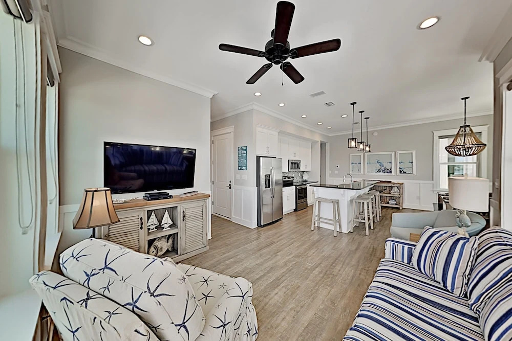 All-suite Laguna Paradise W/ Pool, Dock & Pier 2 Bedroom Townhouse
