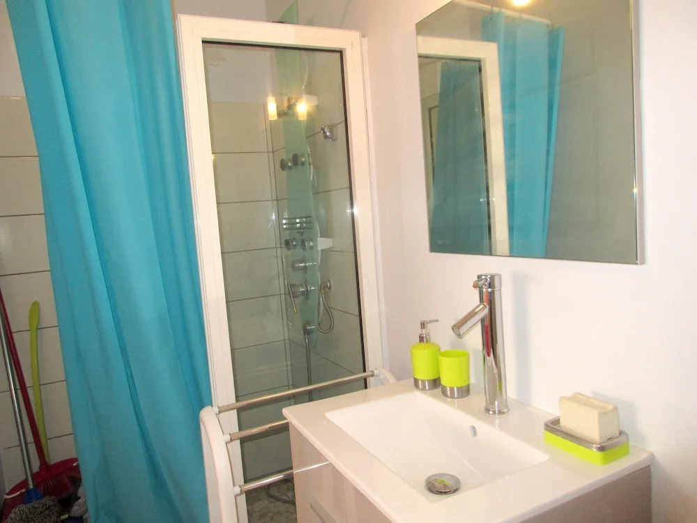 Studio in Le Gosier, With Enclosed Garden and Wifi - 280 m From the Be