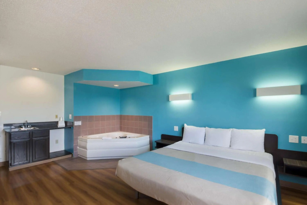 Motel 6-Rothschild, WI
