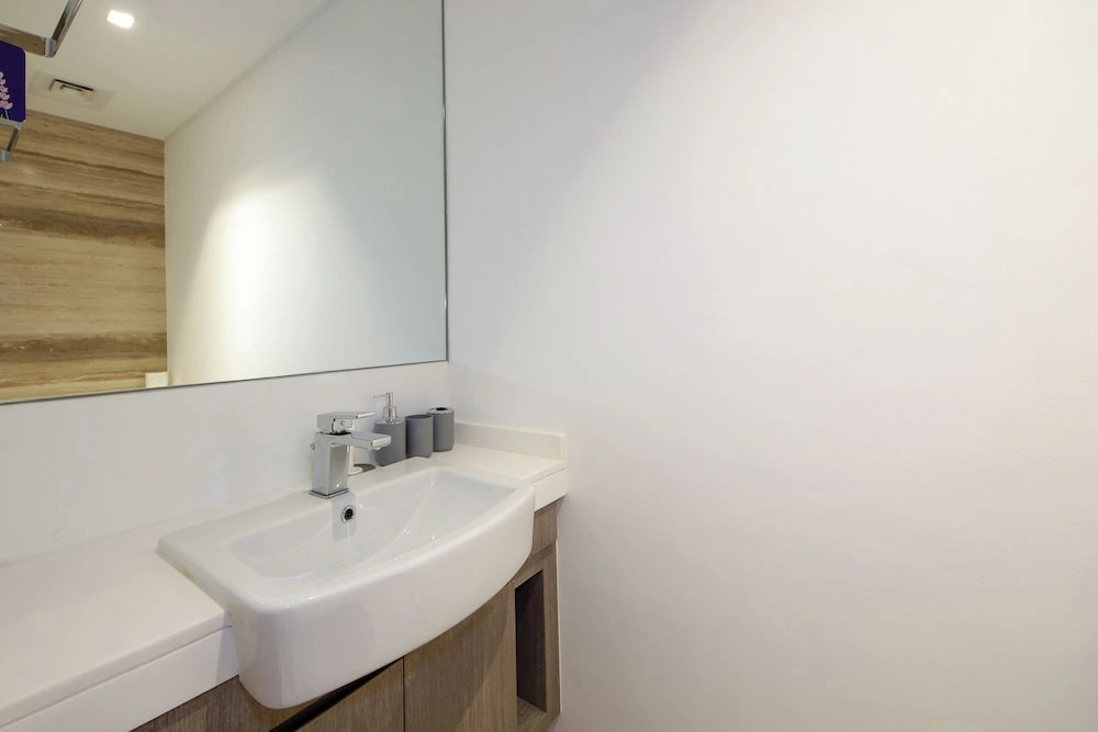 Luxury 1BR at Sterling East Burj Views