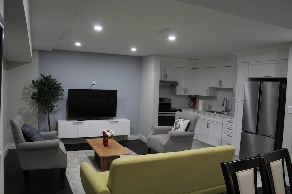 Cozy 2-bedroom House Rental in Brampton's Mount Pleasant