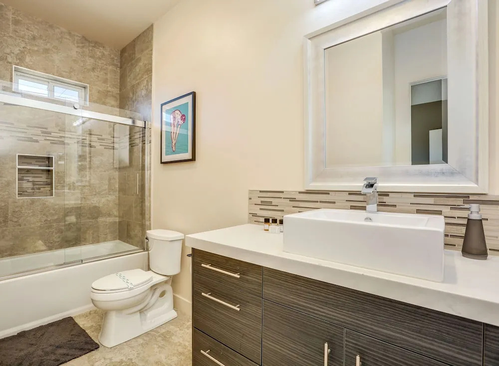 N Sunrise Home 4 Bedrooms 3 Bathrooms Home