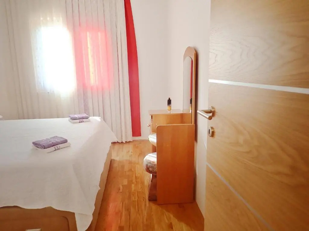 Apartment in Jasenice 42083