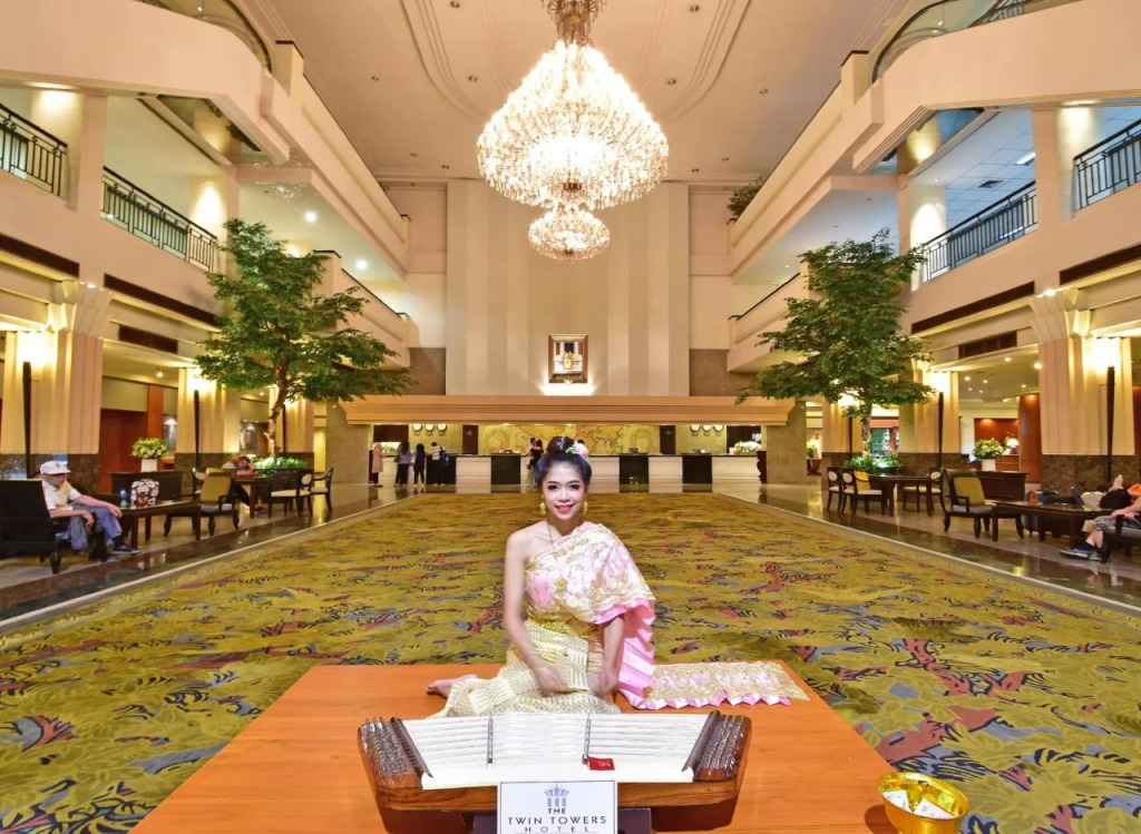 Twin Towers Hotel