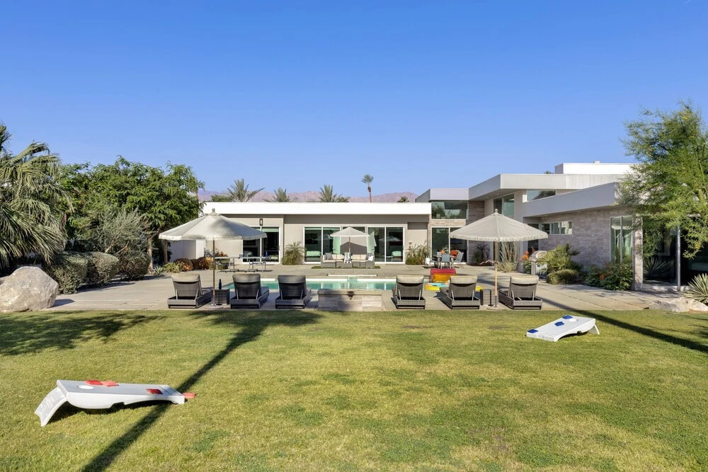 Polo Villa 1 by Avantstay Features Expansive Putting Green Pool Spa Outdoor Firepit 260-322 5 Bedrooms