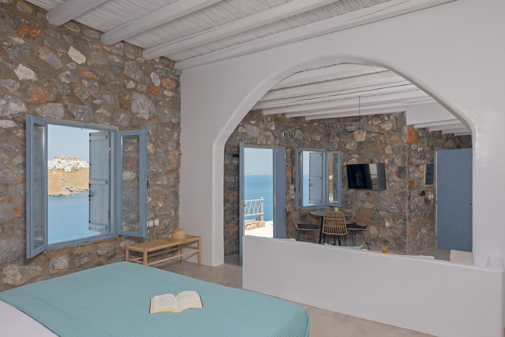 Nisides Suites