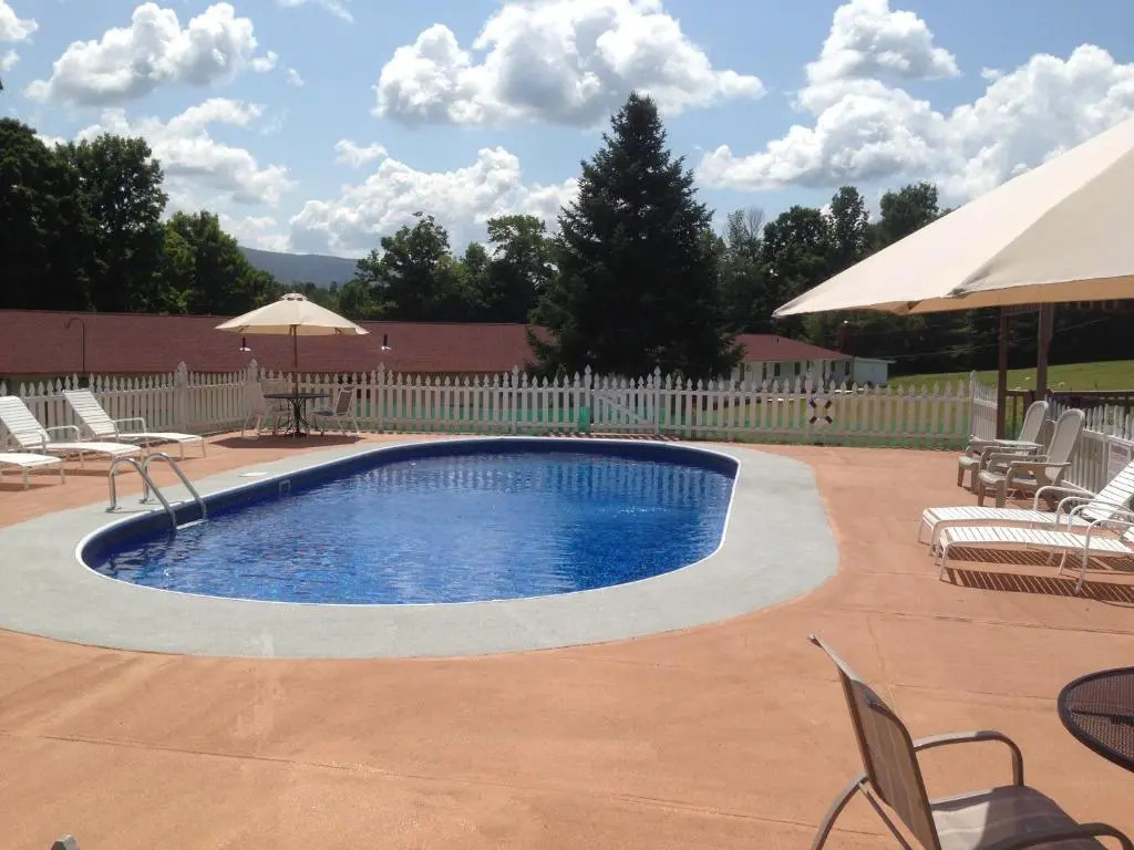 Four Winds Country Motel