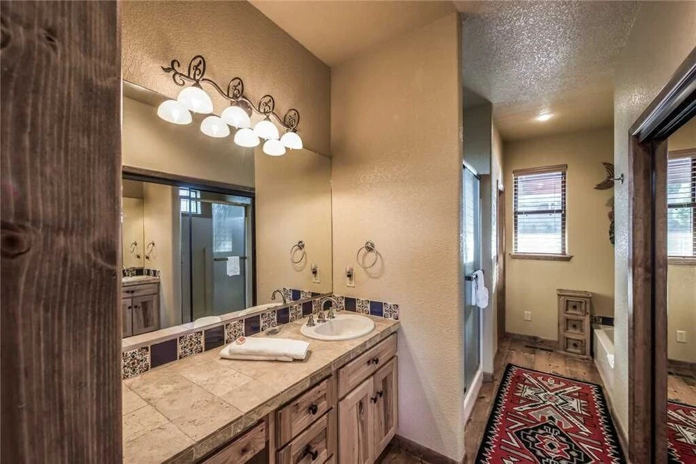 Casa Wildwood, 4 Bedrooms, Sleeps 8, Air Hockey, Ping Pong, Hot Tub