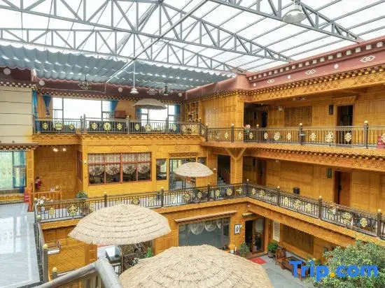 Yunxian Chinese Inn Homestay