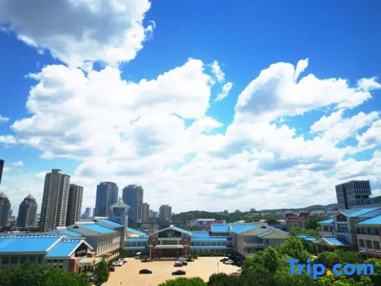 Yanzi Resort