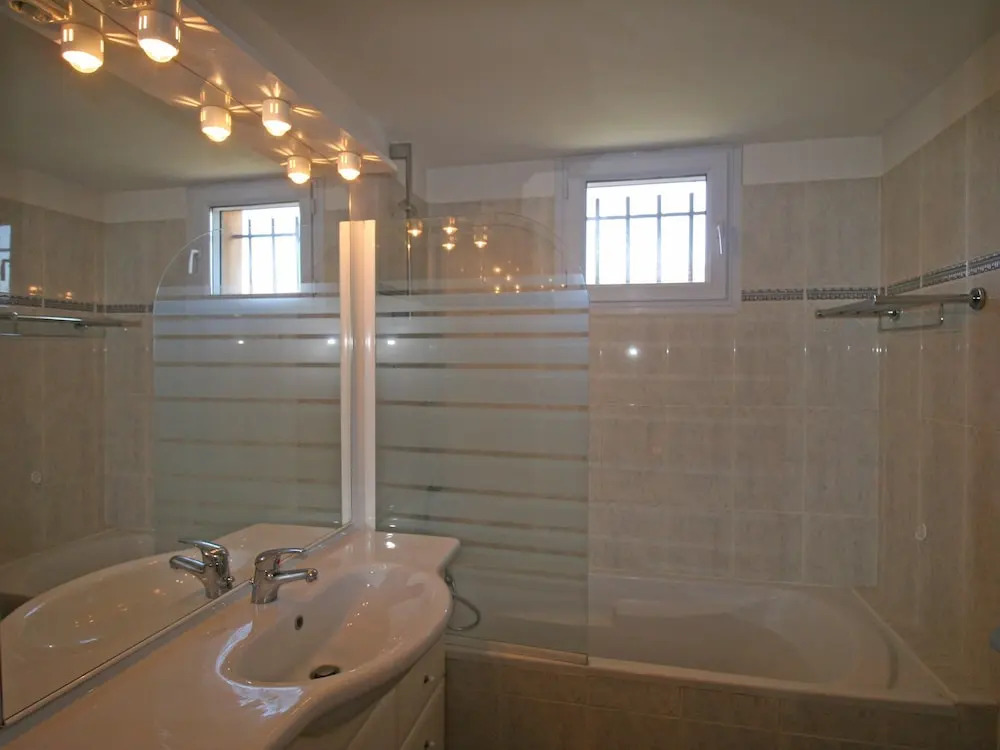 Comfy Holiday Home with Swimming Pool, Garden, Terrace, Pond