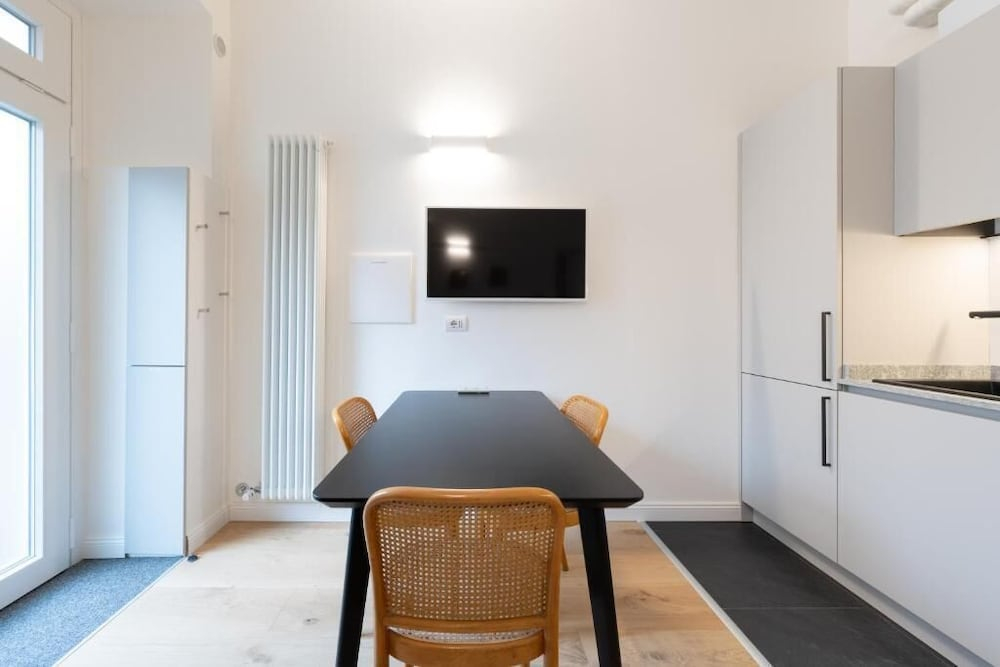 Cernobbio Center - Modern Apartment with Parking