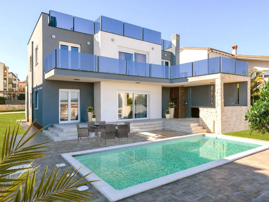Luxury  villa with private swimming pool and sea view