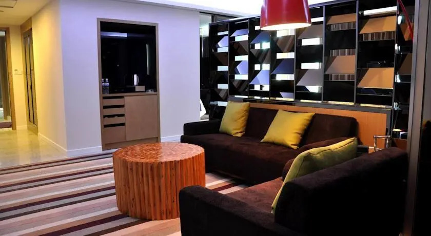 Kinghood Hotel