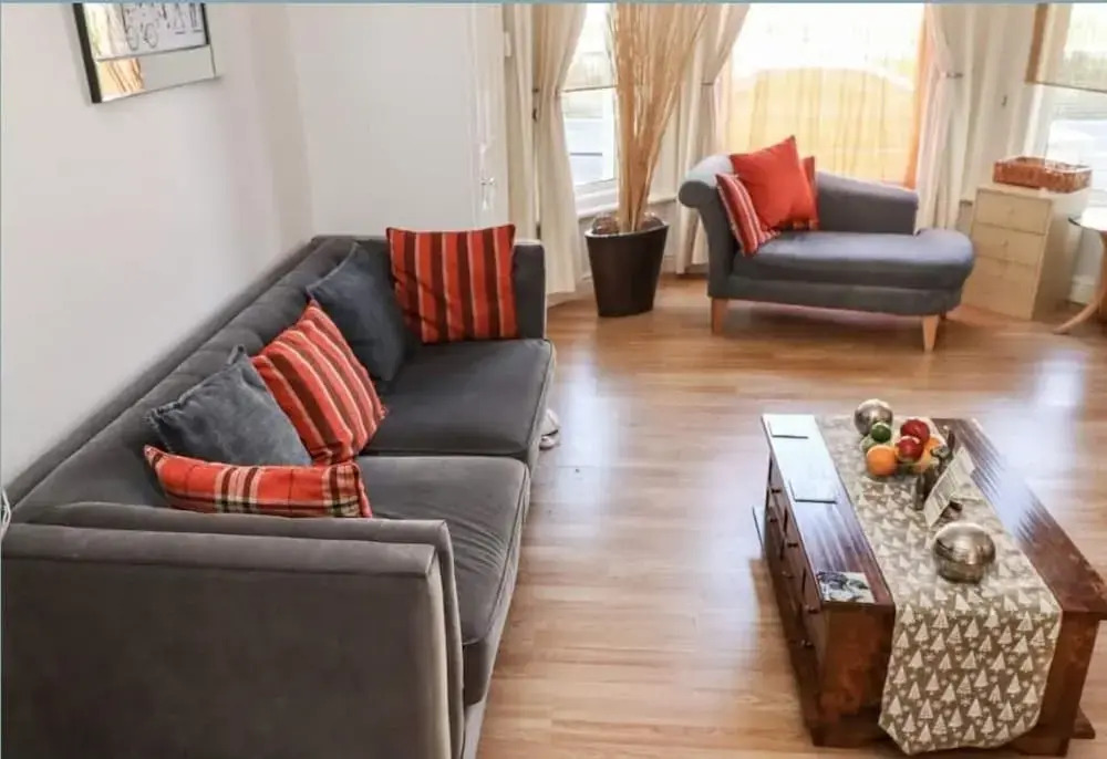 1 Bed Studio Sleeps 4 - Seaside, Dog Friendly