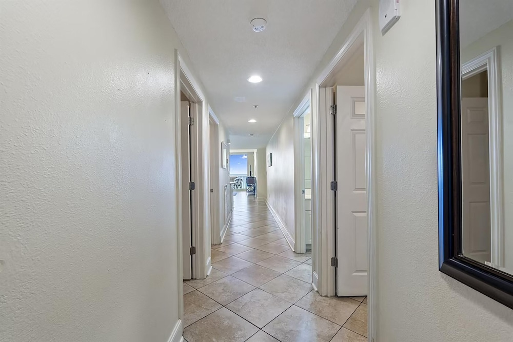 Majestic Beach Towers 2-305