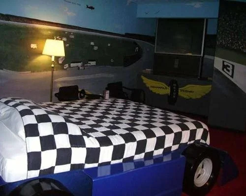 Red Carpet Inn & FantaSuite Hotel
