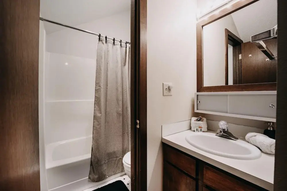 Condo - Pets OK - Fireplace, Sleeps 4!