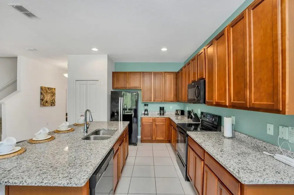 Bright Spacious 6BR Resort Home w Private Pool