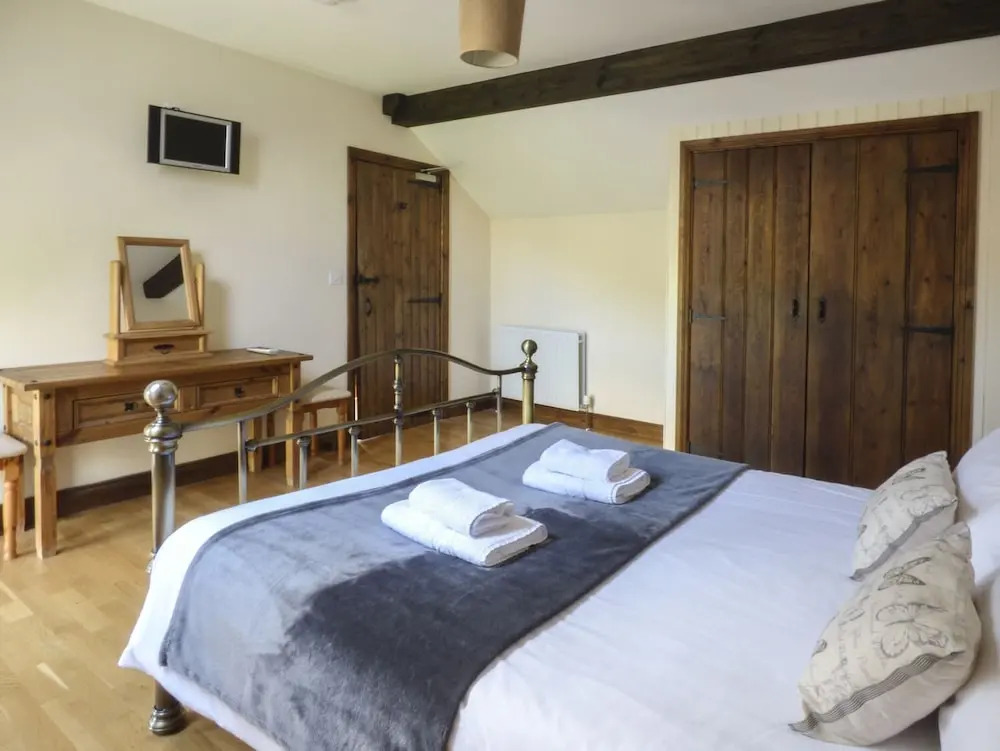 Oak Tree Cottage nestled in the hills of the Lake District and Yorkshire Dales