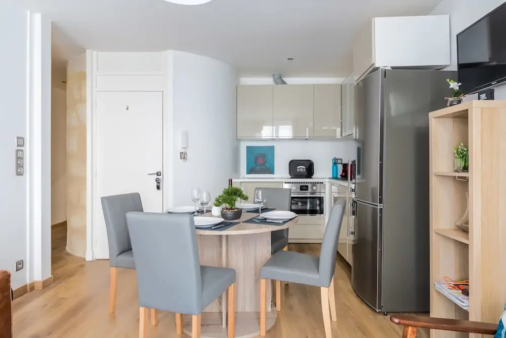 Cozy 3BR Apartment in Capucins, Bordeaux