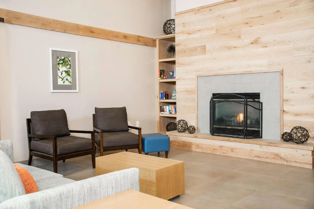 Country Inn & Suites by Radisson, Milwaukee West Brookfield , WI