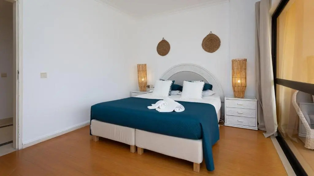 Marina 2BDR Apartment With Balcony & Pool - 5min from beach by LovelyStay