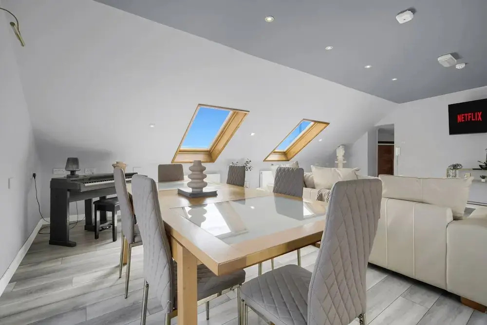Luxury Penthouse Suite - Swansea Central - Beach