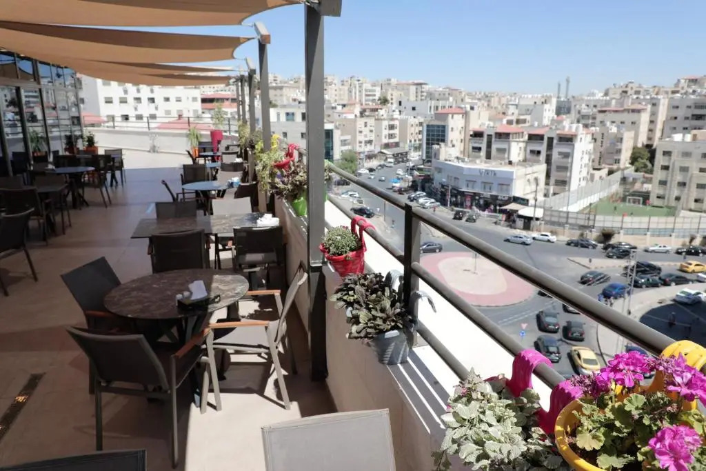 Nishan Hotel
