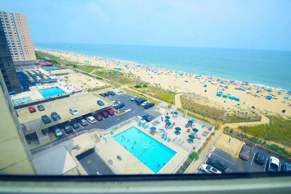 Atlantis 909 2 Bedroom Condo by RedAwning