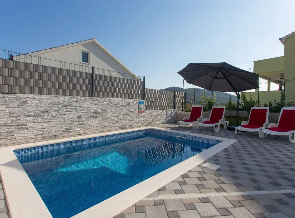Elegant Oasis Vinisce Villa With Pool