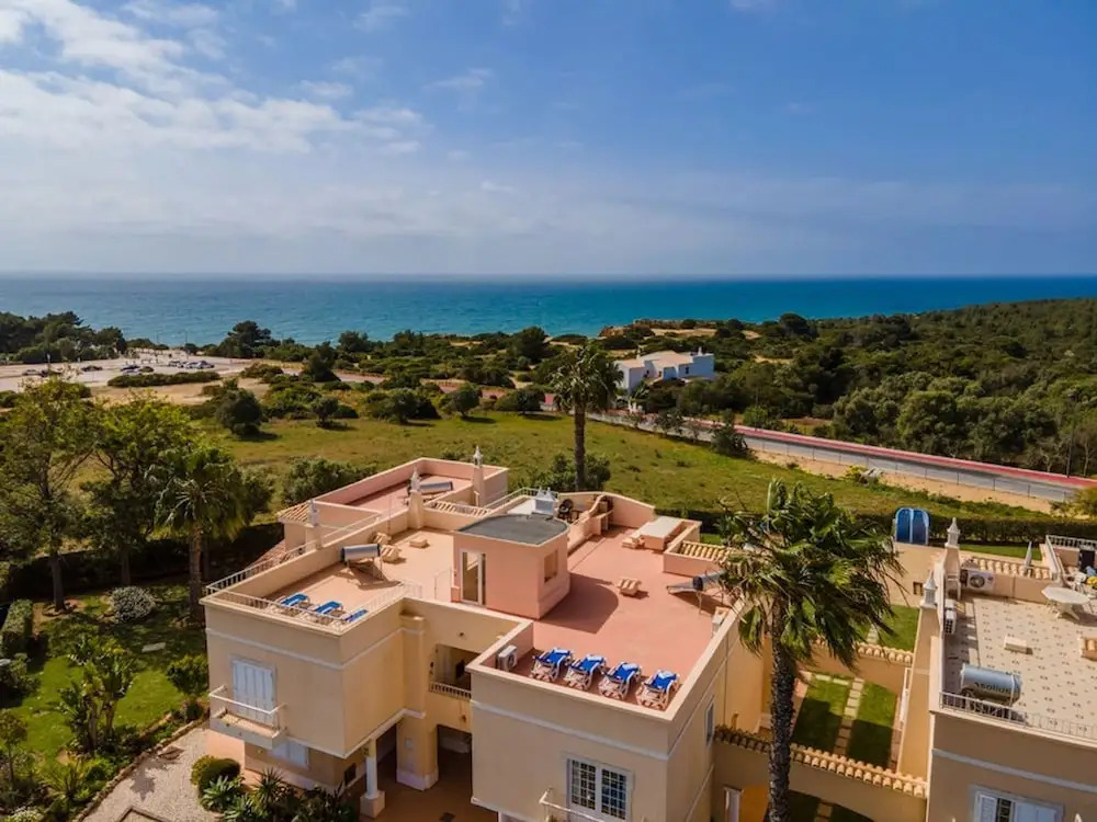 10 Marinha Two Bed Apt At Award Wining Beach