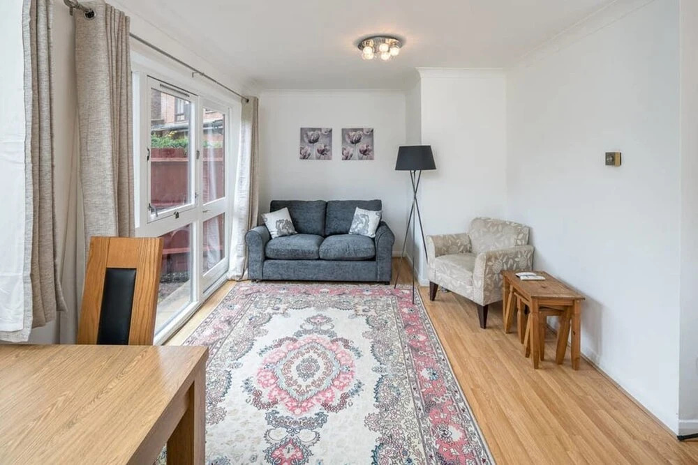 Spacious 2 bed Sleeps 5 With Parking nr Chelsea