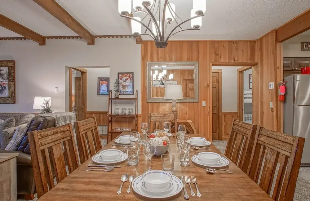 Whistlepunk # 28: 2 Bedrooms, 2 Full Baths: Slope Side. Wood Fireplace. Central Location