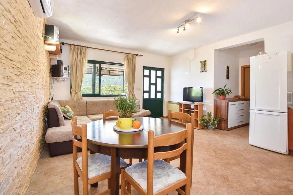 Two-Bedroom Holiday Home In Zastrazisce