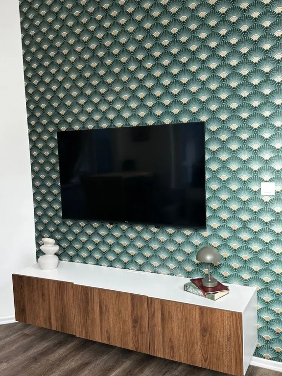 Stylish 1BR plus LR Apt Ghent Castle