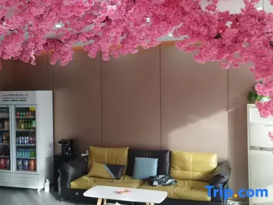 Lingshou Week Eight Themed Hotel