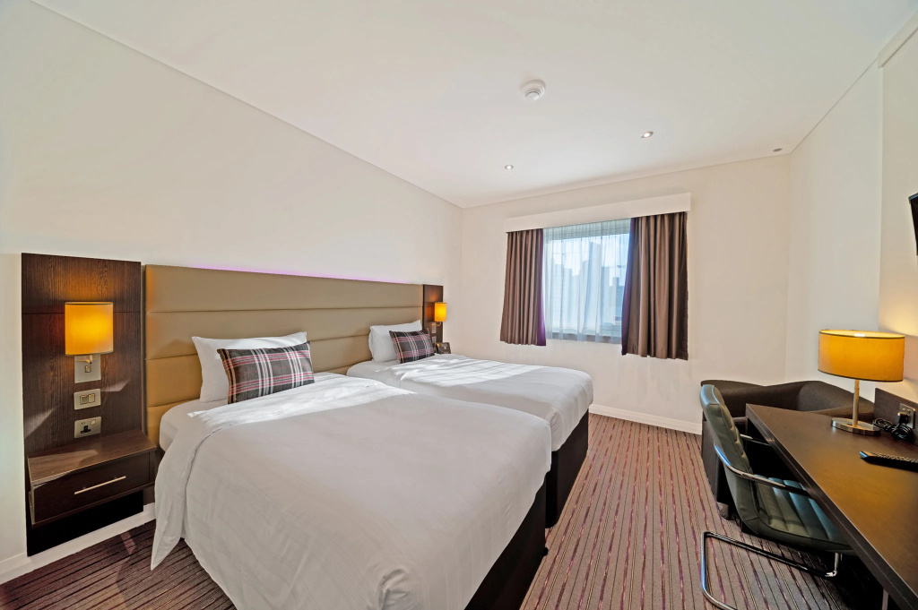 Отель Premier Inn Dubai Al Jaddaf