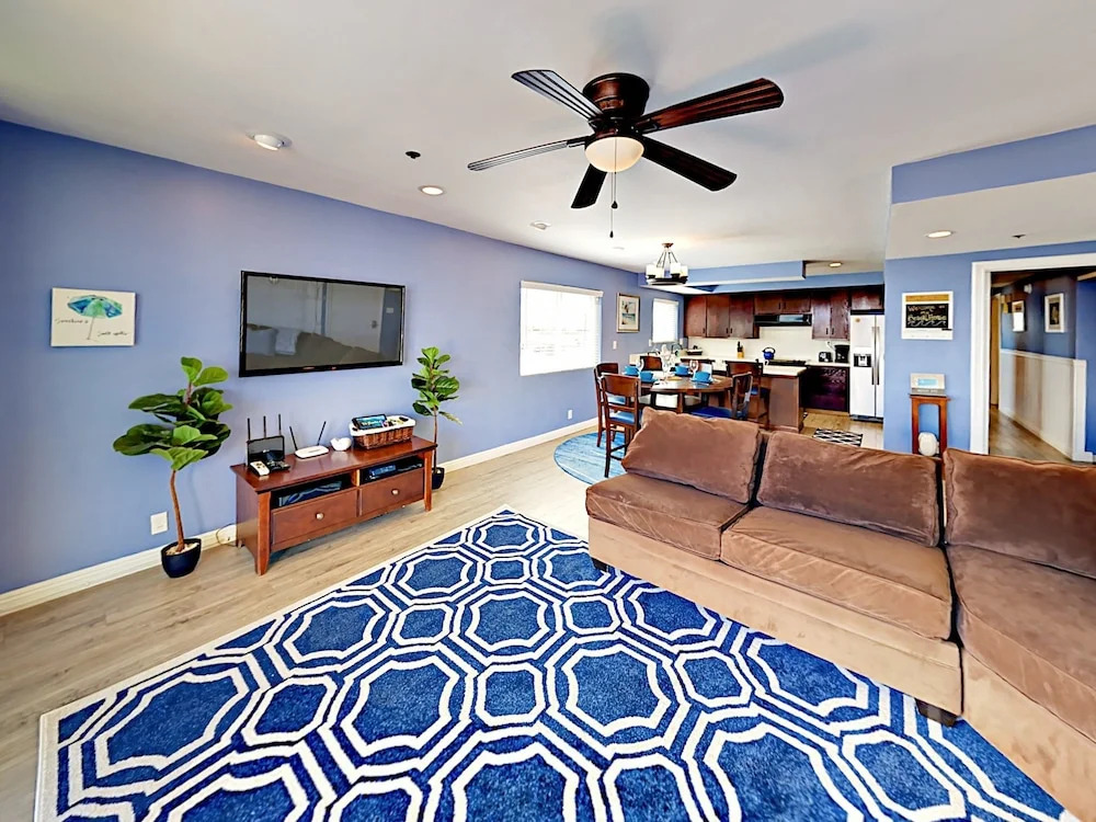 Mission Beach Condo w/Bayside Views by RedAwning