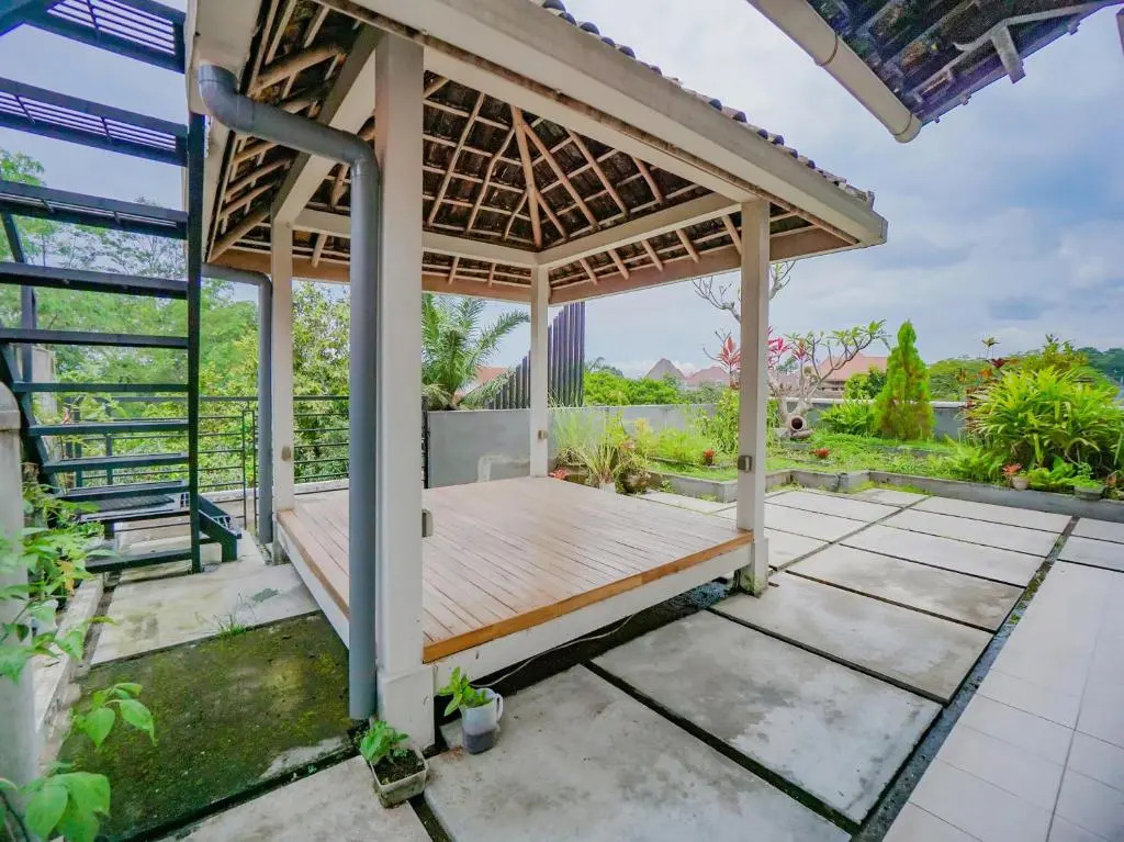 Oyo 90319 Angler Guest House Malang