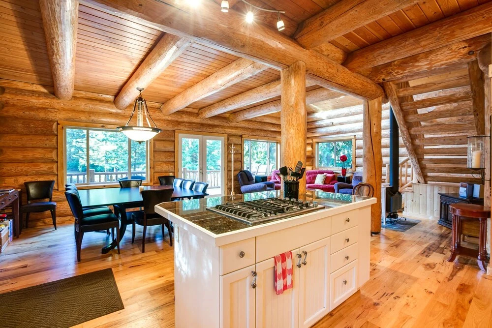 Snowline Cabin #33 - A Stunning Family Log Home With a Hot Tub and Wifi!