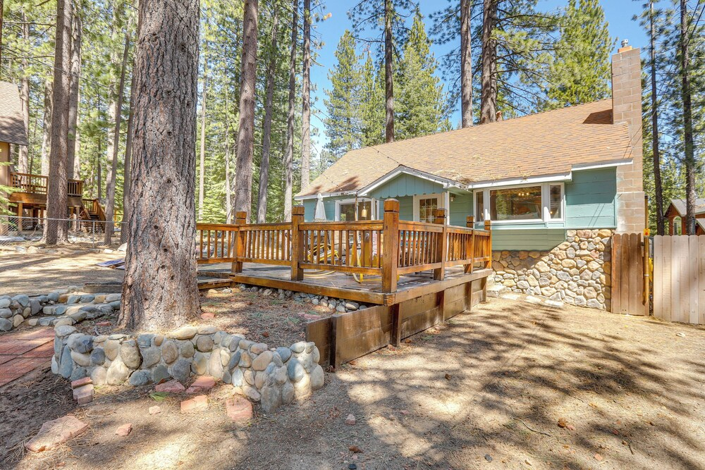 Tahoe Home in the Pines: Quiet Neighborhood!