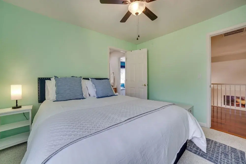 1 Mi to Downtown Reno: Spacious Home w/ Deck!