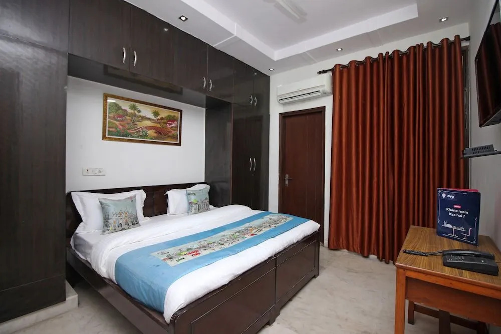 OYO 9019 Golden Park Kirti Nagar