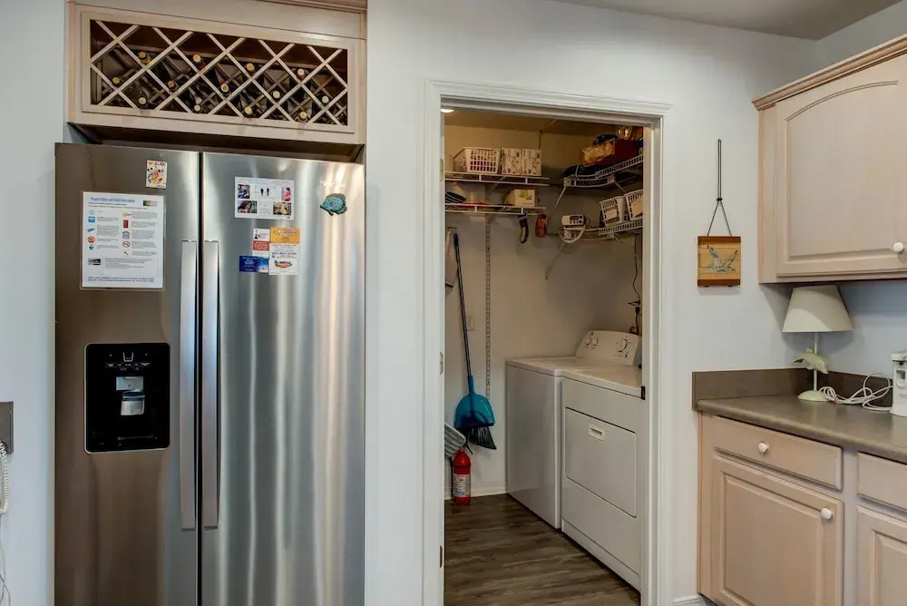 Sandbar - Spacious And Sunny - The Rooftop Crows Nest Offers Unsurpassed Island Views! 3 Bedroom Home by RedAwning